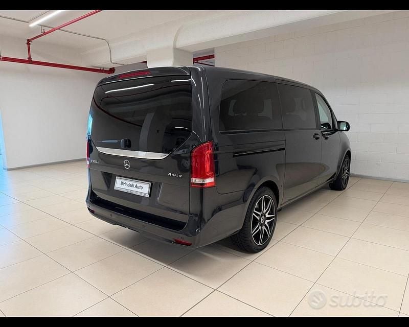 Usata Mercedes V300 Exclusive 236 CV (173 kW) 2023 Grigio Monovolume