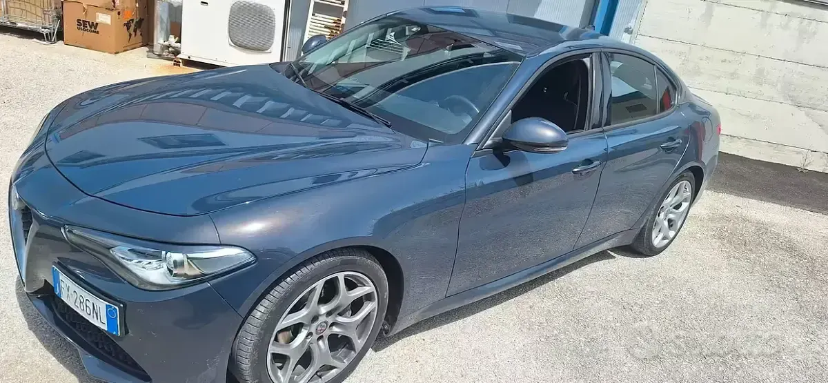Usata Alfa Romeo Giulia 136 CV (100 kW) 2019 Grigio Berlina