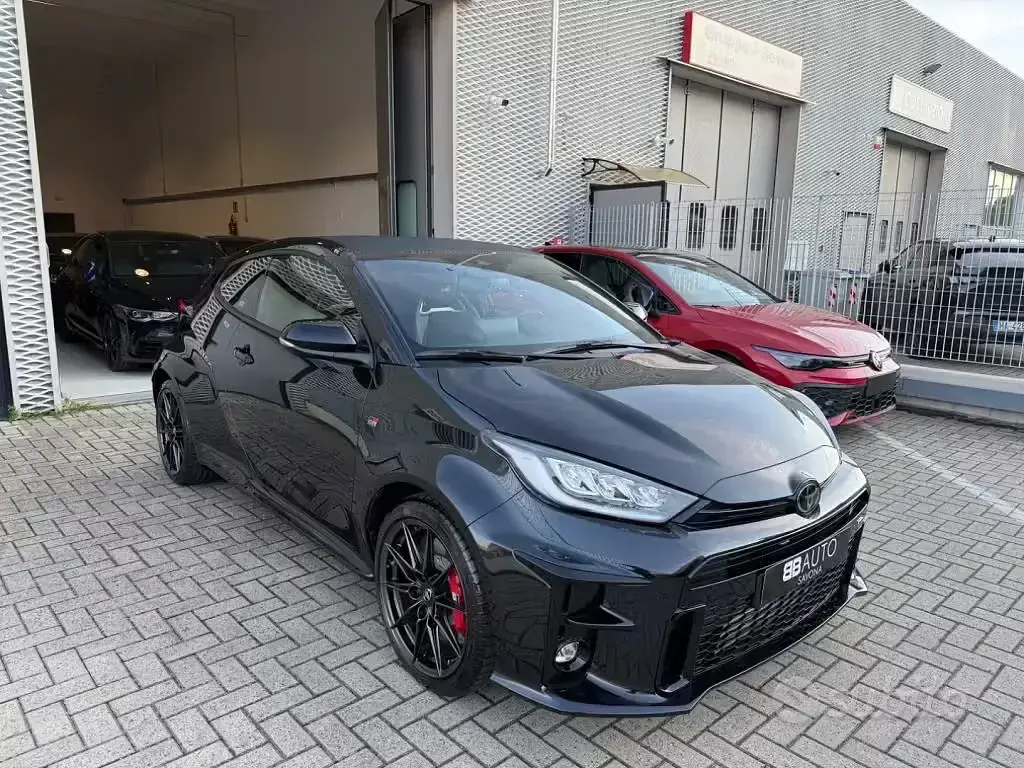 Usata Toyota Yaris 261 CV (191 kW) 2024 Nero Utilitaria