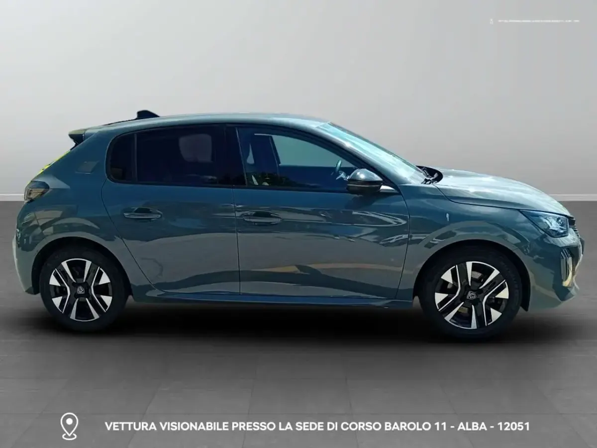 Usata Peugeot 208 Allure 101 CV (74 kW) 2025 2c grigio business metallizzat Utilitaria