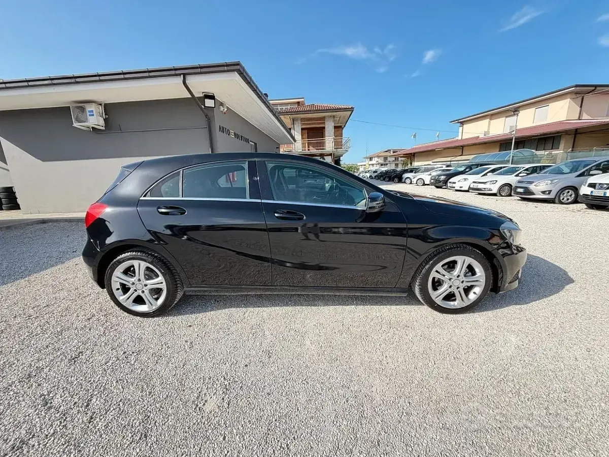 Usata Mercedes A180 109 CV (80 kW) 2013 Nero Utilitaria