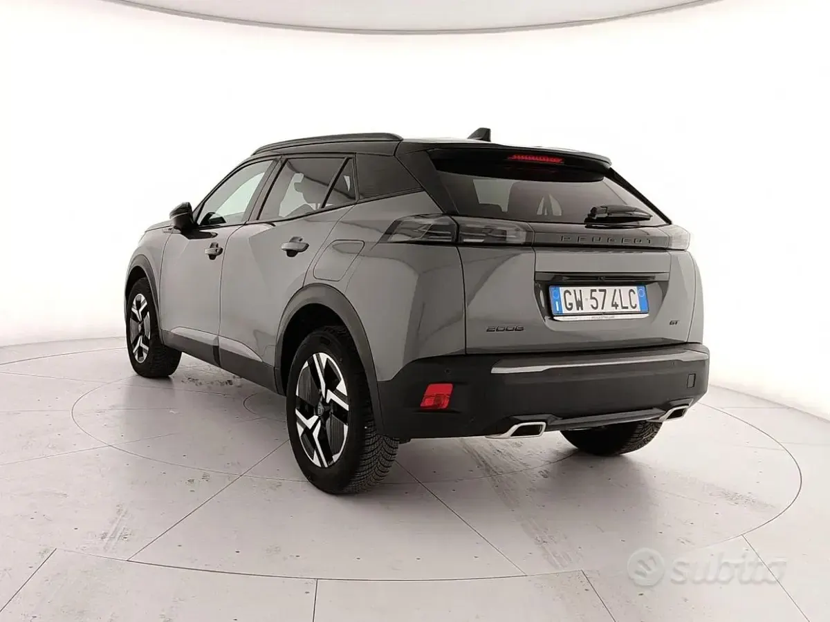 Usata Peugeot 2008 GT 130 CV (95 kW) 2024 Grigio SUV
