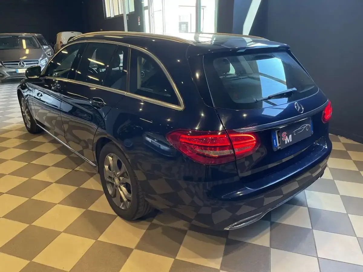 Usata Mercedes C220 136 CV (100 kW) 2016 Blu/azzurro Station wagon