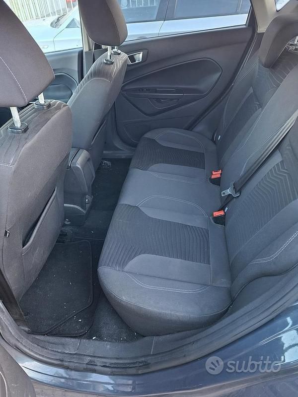 Usata Ford Fiesta 97 CV (71 kW) 2013 Blu Utilitaria