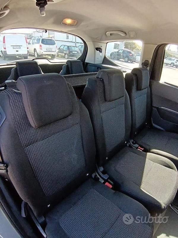 Usata Peugeot 5008 2011 Grigio Monovolume