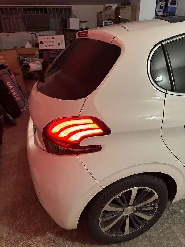 Usata Peugeot 208 Allure 82 CV (60 kW) 2018 Bianco Utilitaria