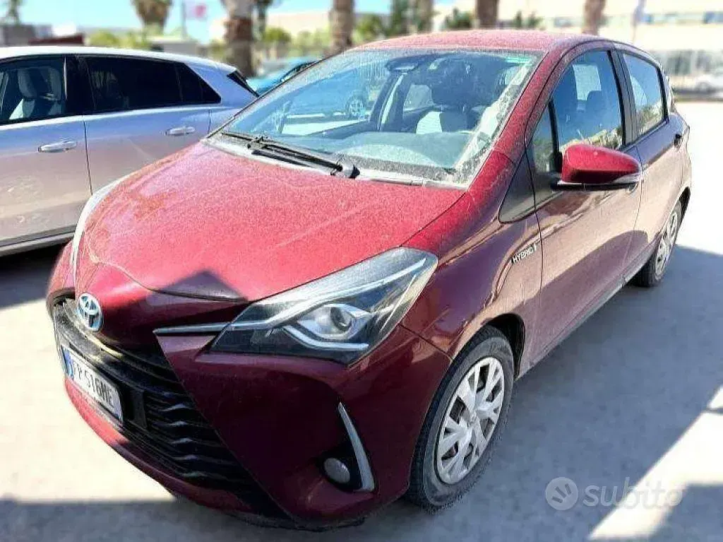 Usata Toyota Yaris Hybrid Active 73 CV (53 kW) 2018 Rosso Berlina