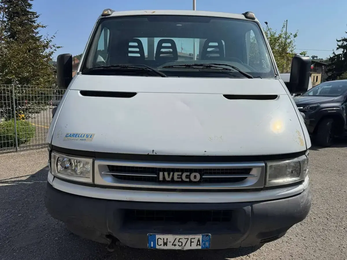 Usata Iveco Daily 97 CV (71 kW) 2005 Bianco Furgone