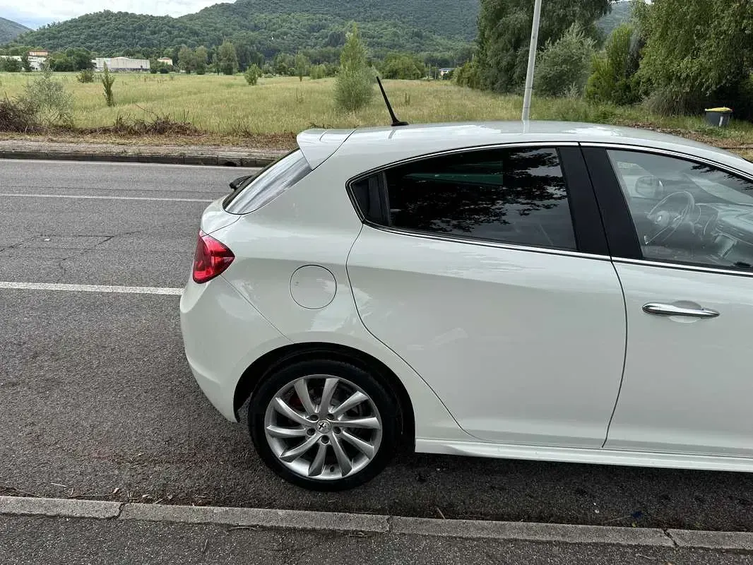 Usata Alfa Romeo Giulietta Exclusive 174 CV (127 kW) 2014 Utilitaria