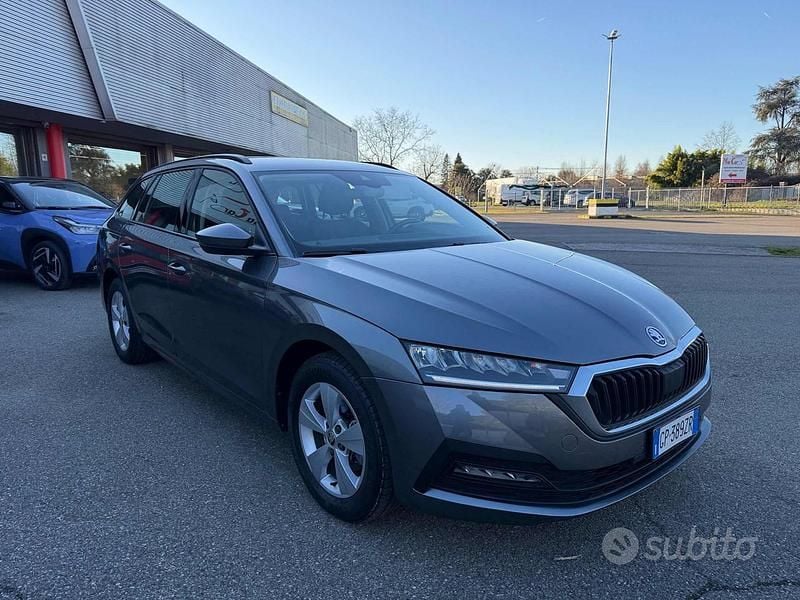 Usata Skoda Octavia Executive 116 CV (85 kW) 2023 Grigio Station wagon