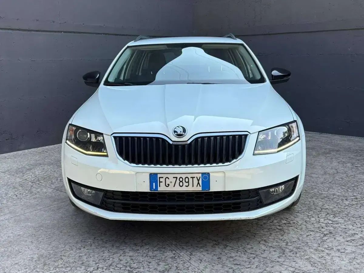 Usata Skoda Octavia Executive 110 CV (80 kW) 2016 Bianco Station wagon