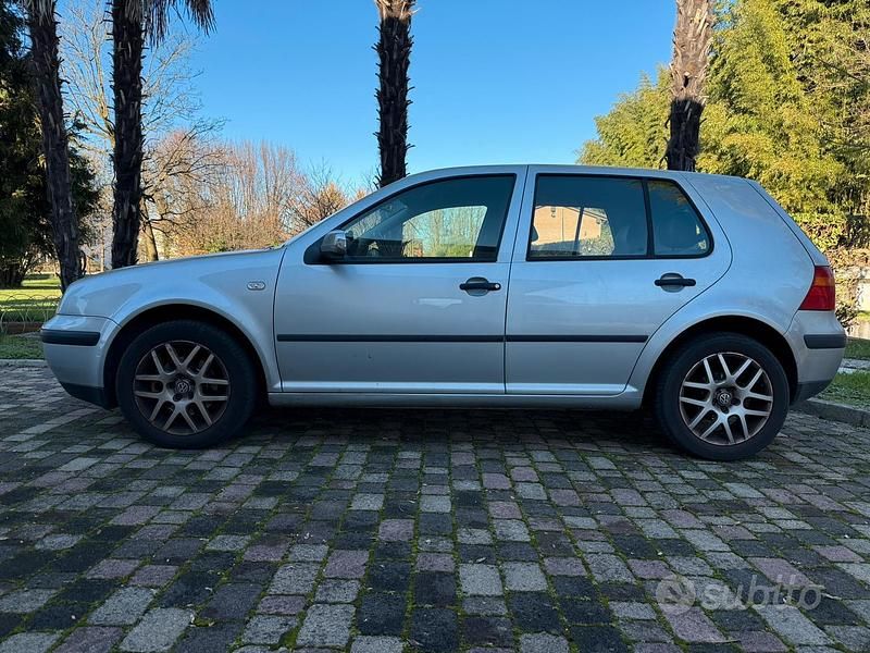 Usata VW Golf IV 90 CV (66 kW) 2001 Grigio Berlina