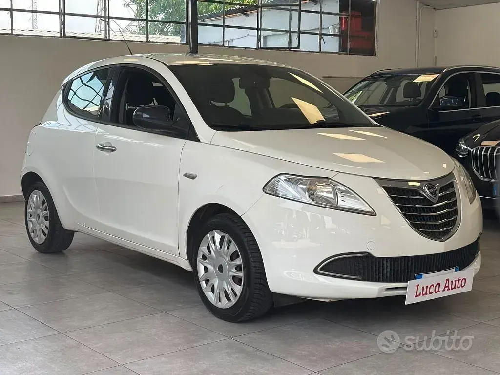 Usata Lancia Ypsilon 69 CV (50 kW) 2013 Bianco Utilitaria