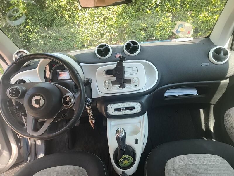 Usata Smart ForTwo Coupé 41 CV (30 kW) 2015 Utilitaria
