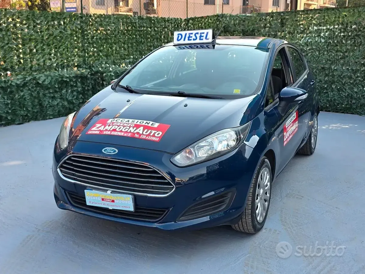 Usata Ford Fiesta 75 CV (55 kW) 2015 Blu Utilitaria