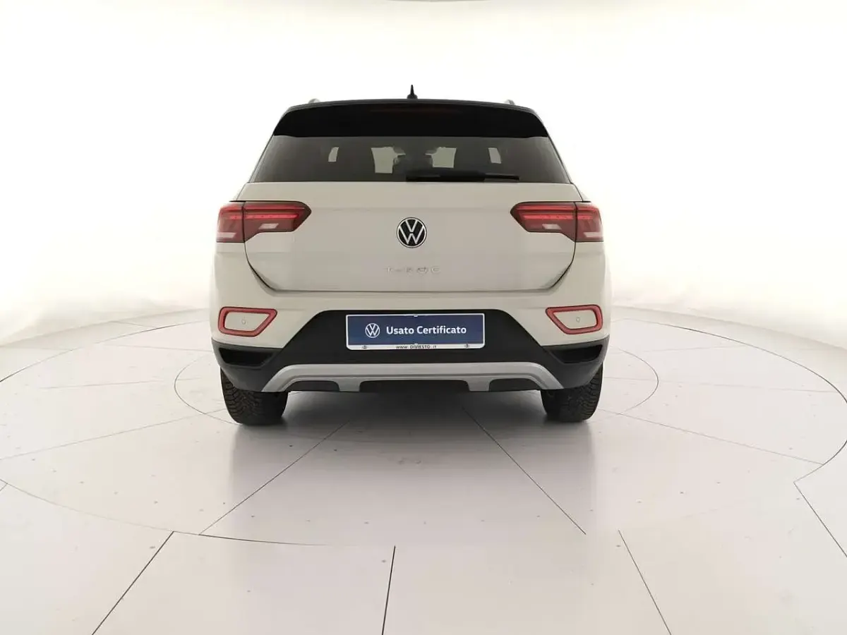 Usata VW T-Roc Life 110 CV (80 kW) 2023 Ascot grey SUV