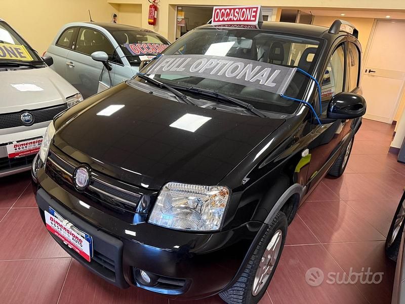 Usata Fiat Panda 4x4 Climbing 74 CV (54 kW) 2011 Nero Utilitaria