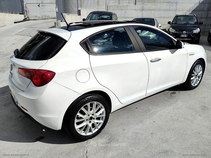 Usata Alfa Romeo Giulietta Distinctive 105 CV (77 kW) 2011 Bianco Utilitaria