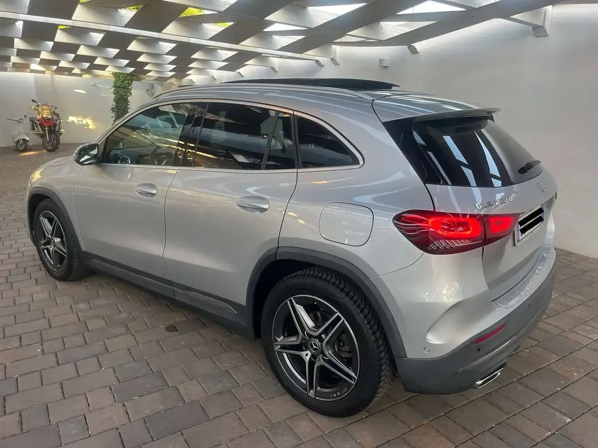 Usata Mercedes GLA200 Premium 150 CV (110 kW) 2021 Argento SUV