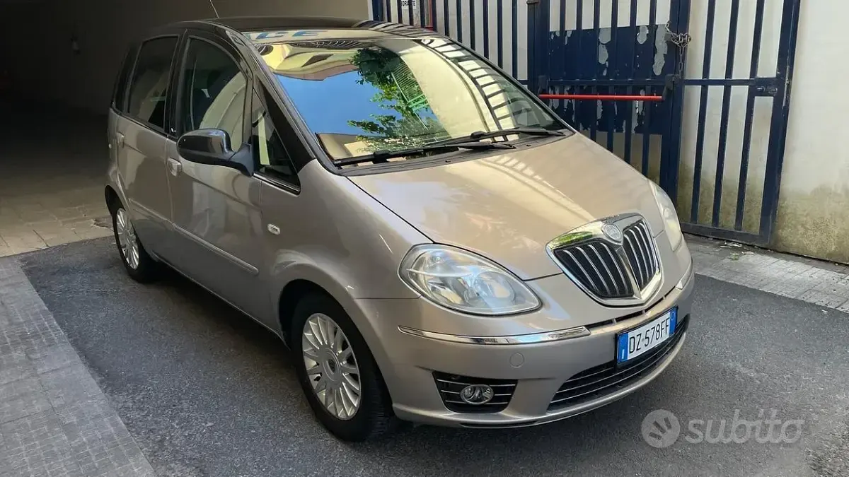 Usata Lancia Musa 95 CV (69 kW) 2009 Marrone Monovolume