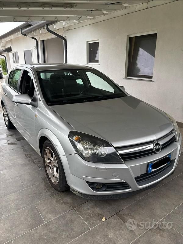 Usata Opel Astra 2004 Grigio Berlina