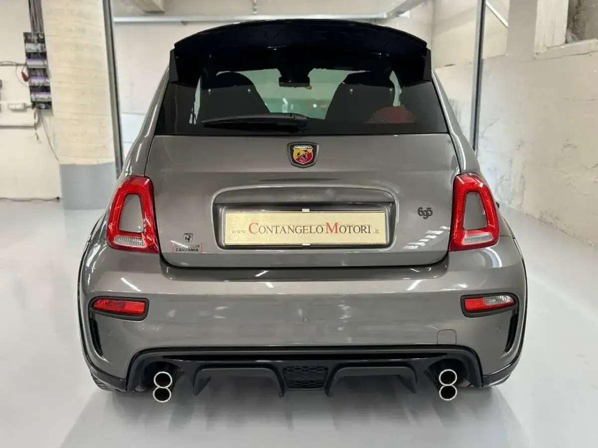 Usata Abarth 695 179 CV (131 kW) 2023 Grigio scuro Utilitaria