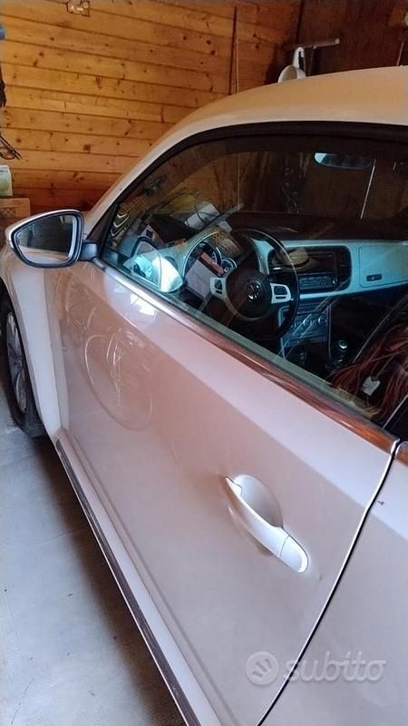 Usata VW Beetle Design 105 CV (77 kW) 2013 Bianco Utilitaria