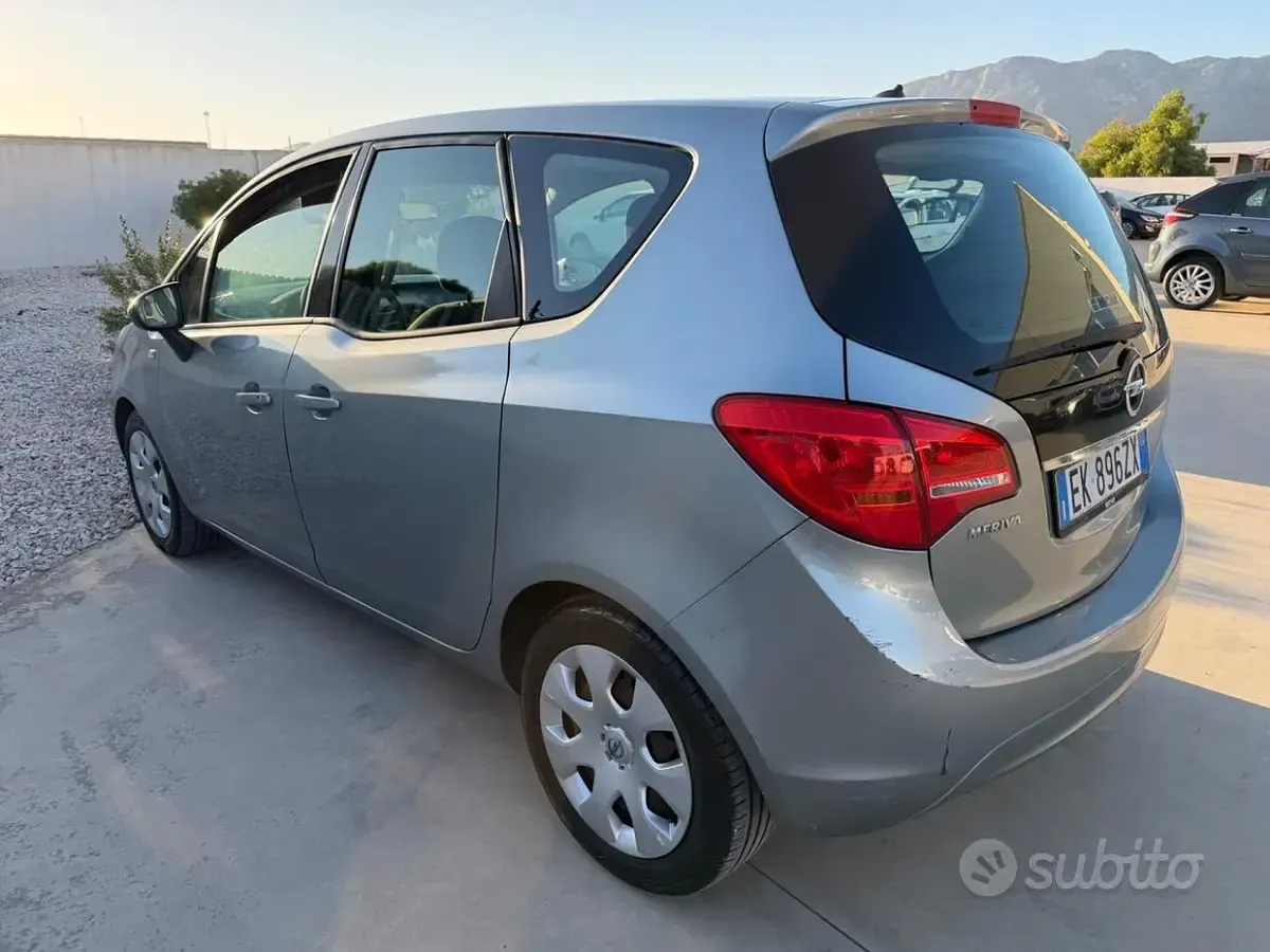 Usata Opel Meriva 101 CV (74 kW) 2012 Grigio Monovolume