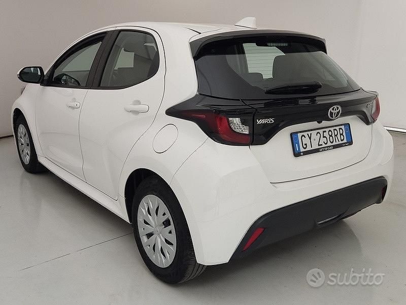 Usata Toyota Yaris Hybrid Active 92 CV (67 kW) 2025 Bianco Berlina
