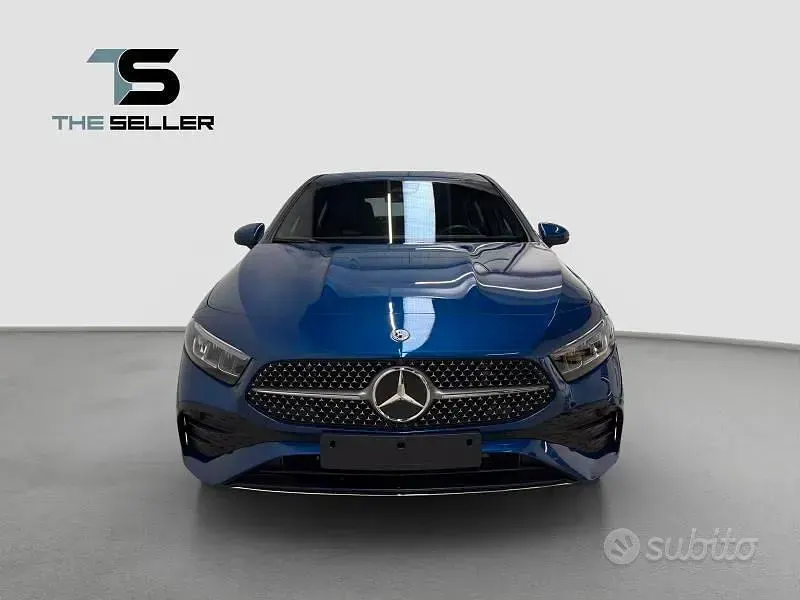 Usata Mercedes A180 AMG Line Premium 136 CV (100 kW) 2025 Spectral blue met. Berlina