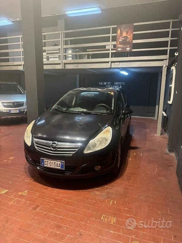 Usata Opel Corsa Cosmo 90 CV (66 kW) 2009 Nero Berlina
