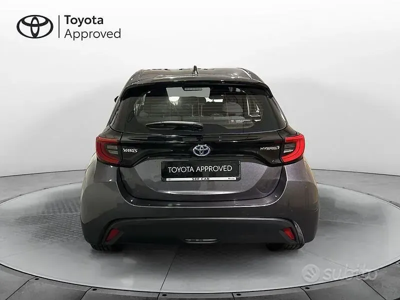 Usata Toyota Yaris Hybrid Trend 116 CV (85 kW) 2022 Grigio Berlina