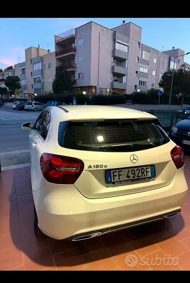 Usata Mercedes A180 95 CV (69 kW) 2016 Bianco Utilitaria