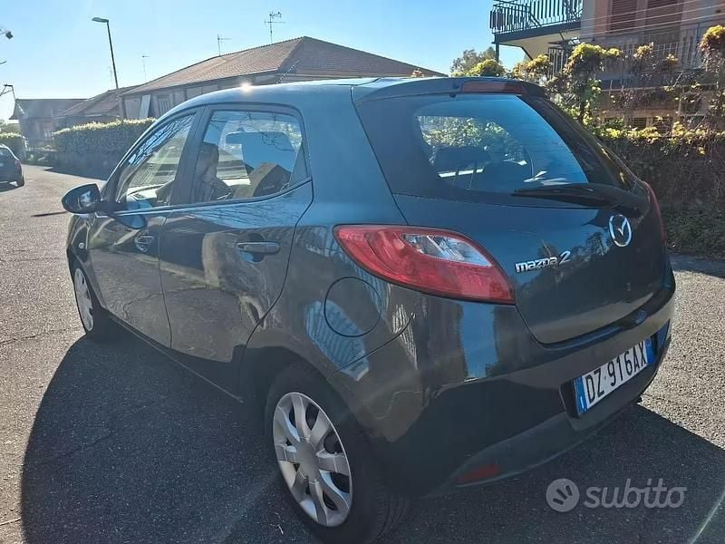 Usata Mazda 2 68 CV (50 kW) 2009 Grigio Utilitaria