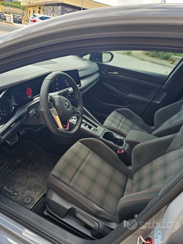 Usata VW Golf VIII GTI 245 CV (180 kW) 2021 Grigio Utilitaria