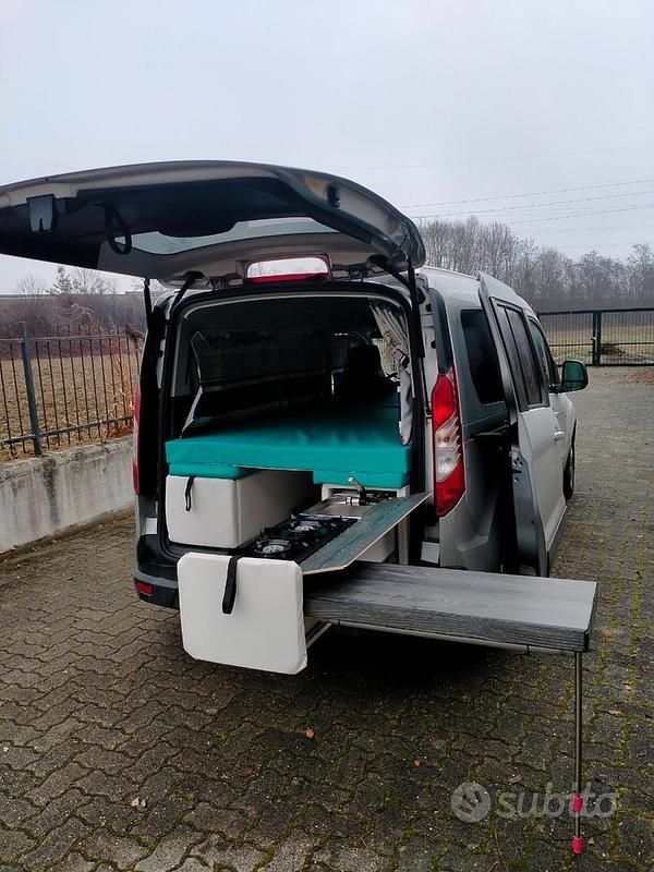 Usata Ford Tourneo Connect 150 CV (110 kW) 2015 Grigio Monovolume