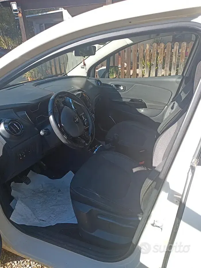 Usata Renault Captur 95 CV (69 kW) 2014 Giallo SUV