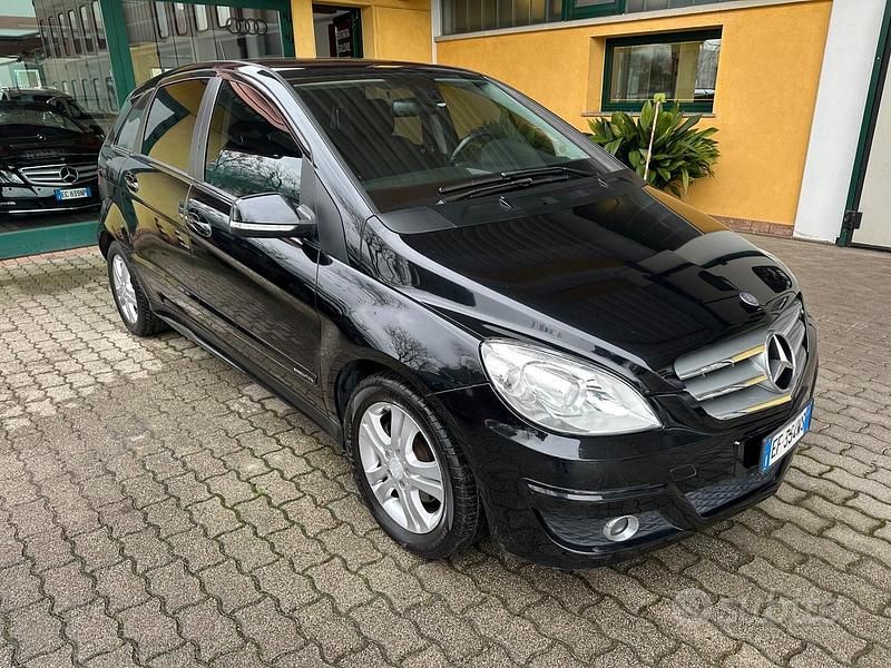 Usata Mercedes B180 Premium 116 CV (85 kW) 2011 Nero Monovolume