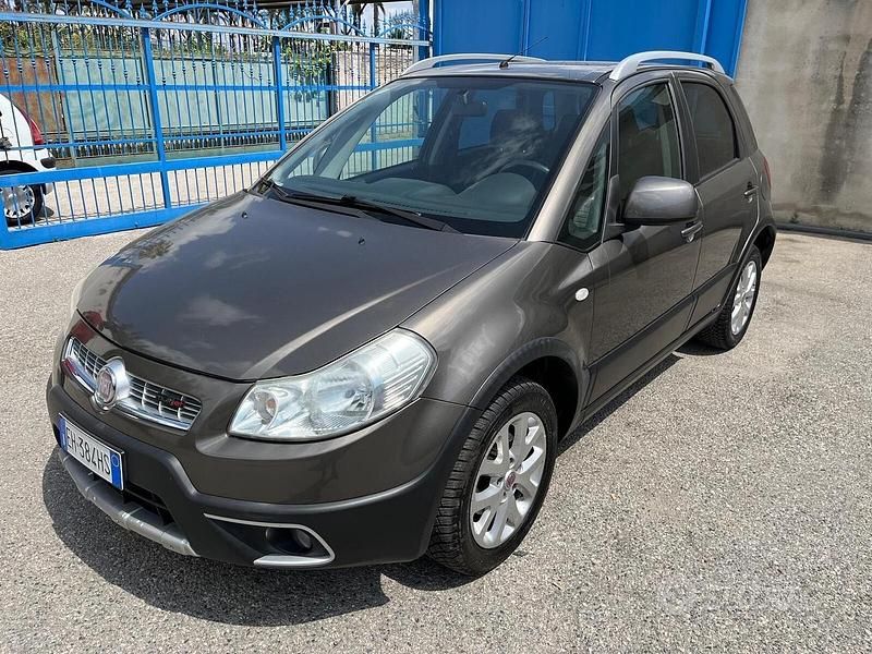 Usata Fiat Sedici 135 CV (99 kW) 2011 Grigio SUV