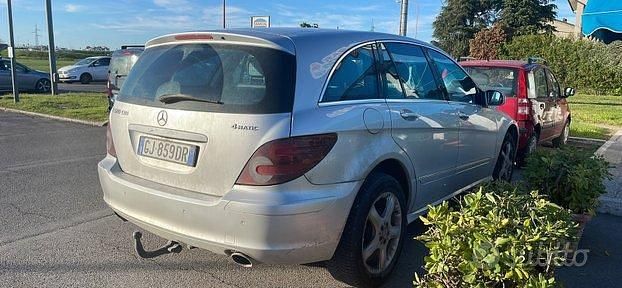 Usata Mercedes R320 164 CV (120 kW) 2007 Grigio Monovolume