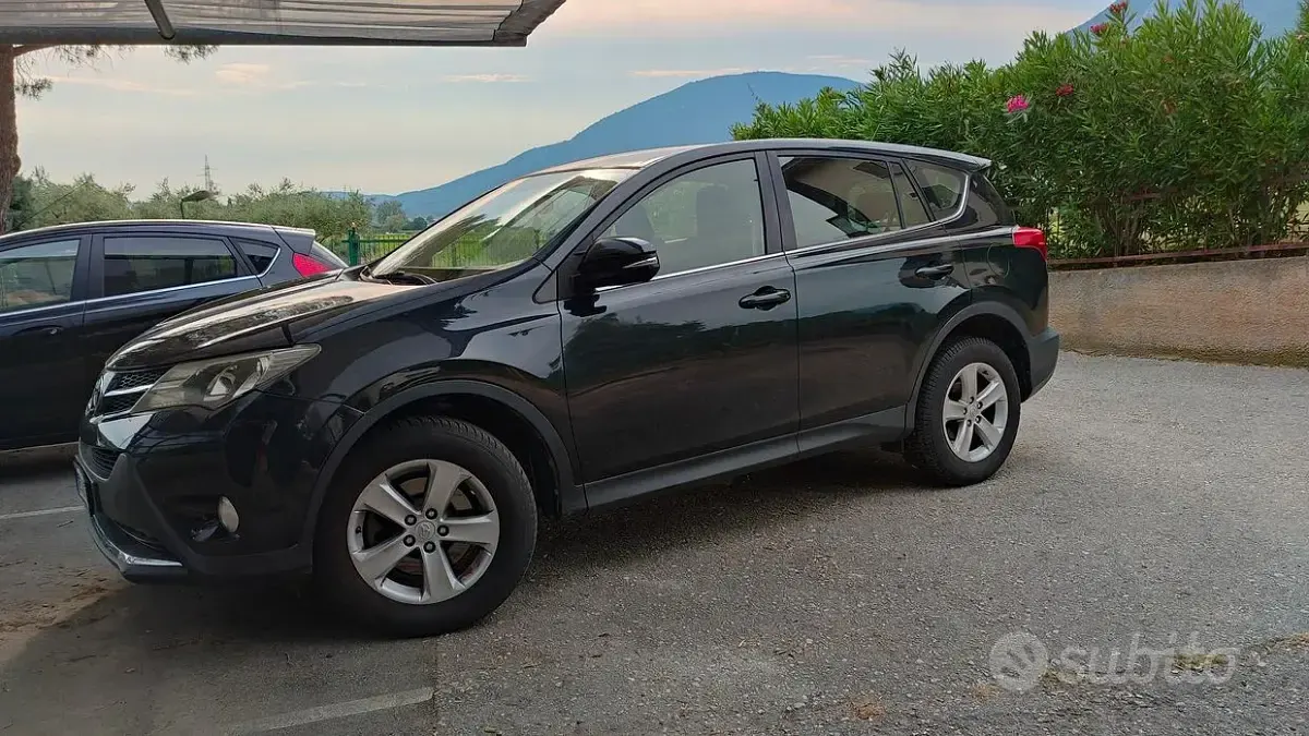 Usata Toyota RAV4 124 CV (91 kW) 2013 Nero SUV