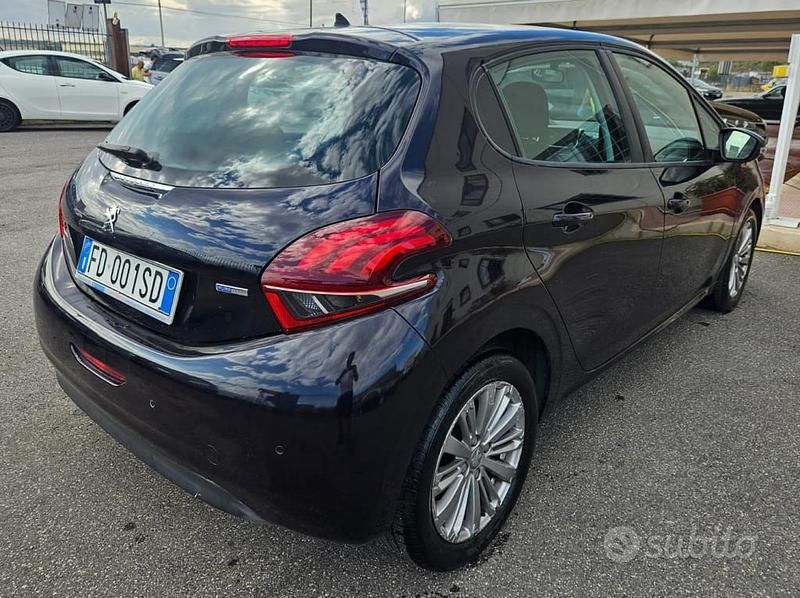 Usata Peugeot 208 Access 85 CV (62 kW) 2016 Blu Utilitaria