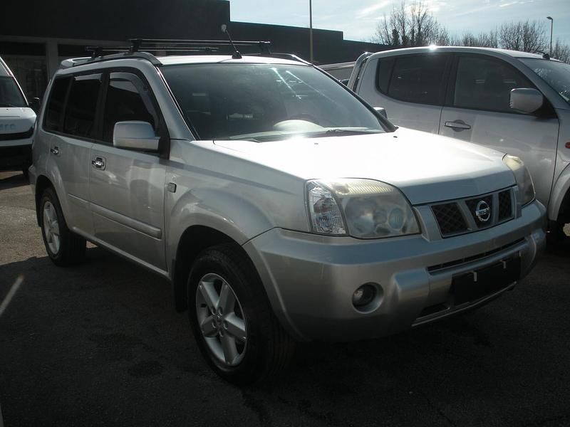 Usata Nissan X-Trail 135 CV (99 kW) 2004 Argento SUV
