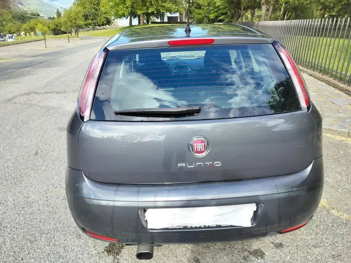 Usata Fiat Punto Lounge 75 CV (55 kW) 2015 Nero Utilitaria