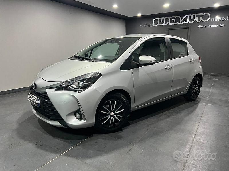 Usata Toyota Yaris Active 69 CV (50 kW) 2019 Grigio Berlina