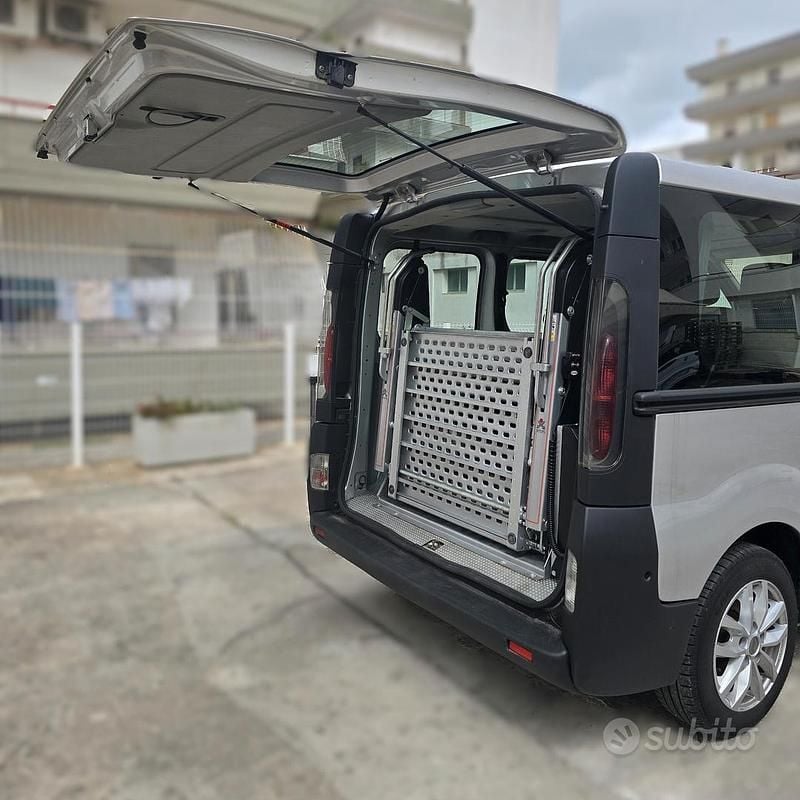 Usata Nissan Primastar SE 101 CV (74 kW) 2006 Grigio Monovolume