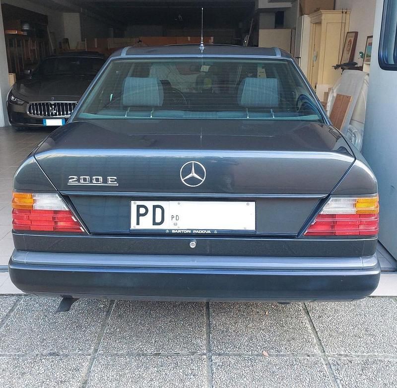 Usata Mercedes E200 122 CV (89 kW) 1989