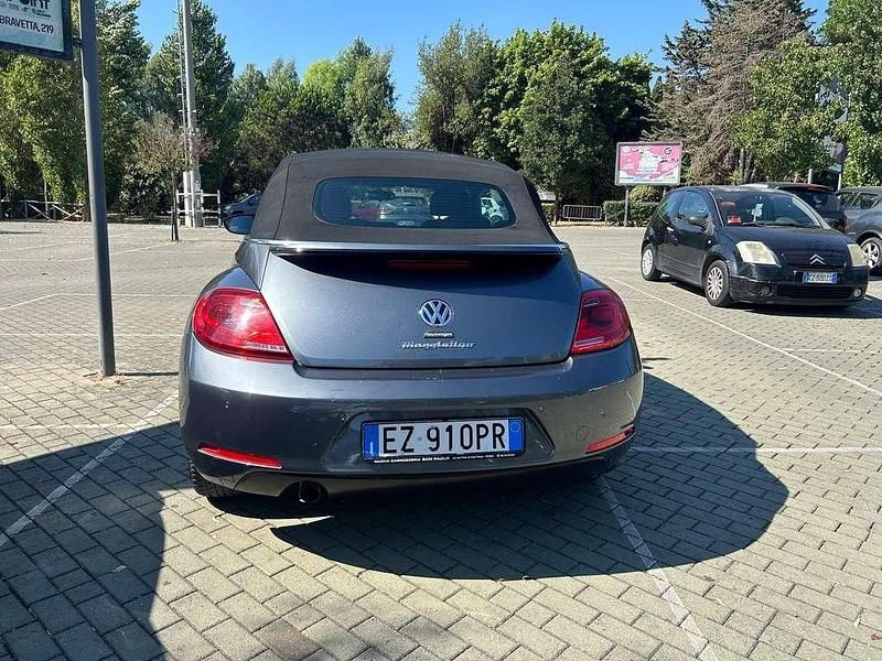 Usata VW Beetle Design 105 CV (77 kW) 2015 Nero Utilitaria