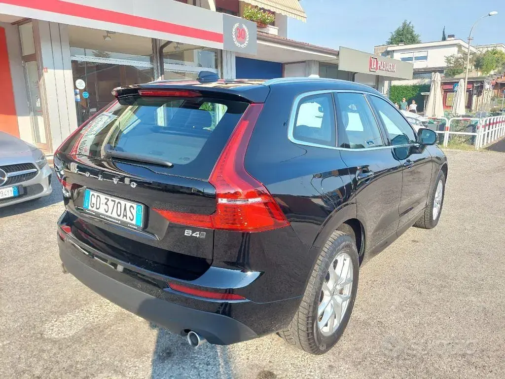 Usata Volvo XC60 Momentum 197 CV (144 kW) 2020 Nero SUV