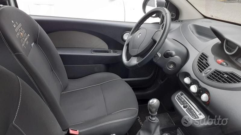 Usado Renault Twingo Dynamique 101 HP (74 kW) 2011 Branco Citadino